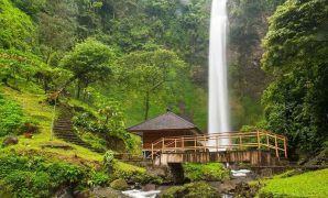 Eksotisme Curug Cimahi Bandung dengan Ketinggian 87 Meter