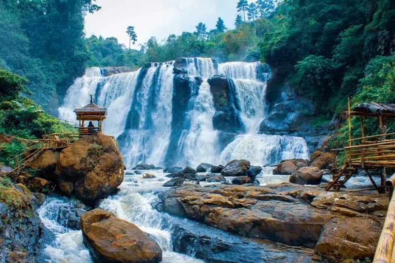Wisata Curug Malela, Keindahan Air Terjun Raksasa di Bandung Barat