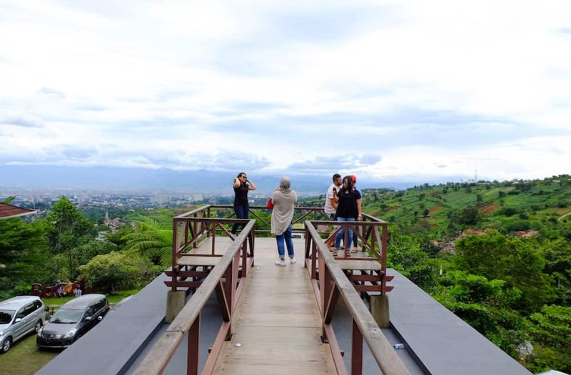 Lawangwangi Creative Space Bandung, Cafe Artsy dengan Galeri Seni dan City View