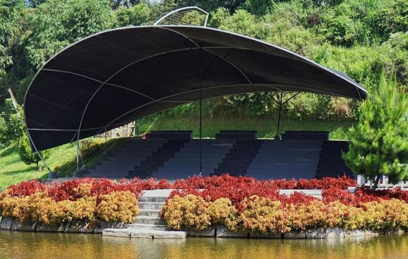 Menikmati Suasana Ala Bali di Taman Lembah Dewata Lembang